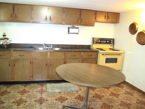 Photo 30 at 4 Rosalie Avenue, CFB, Toronto