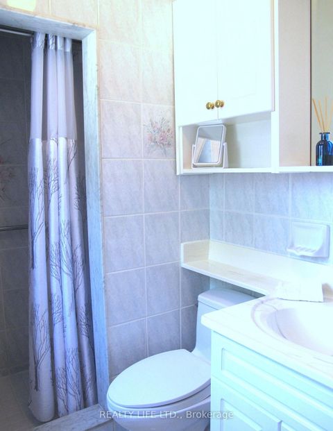 Photo 34 at 4 Rosalie Avenue, CFB, Toronto