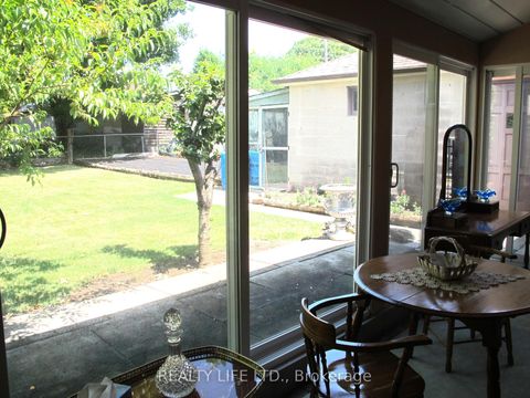Photo 37 at 4 Rosalie Avenue, CFB, Toronto