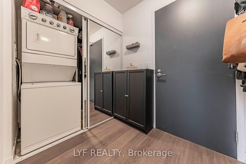 Photo 8 at 402 - 105 George Street, Moss Park, Toronto