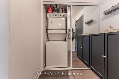 Photo 9 at 402 - 105 George Street, Moss Park, Toronto