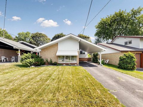Photo 2 at 99 Oakley Boulevard, Bendale, Toronto