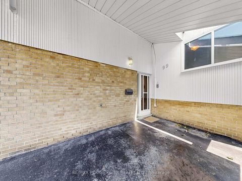 Photo 3 at 99 Oakley Boulevard, Bendale, Toronto