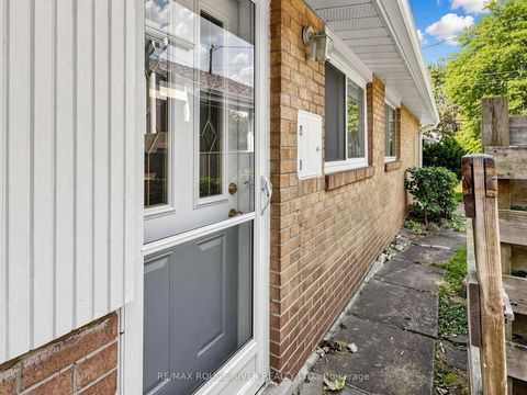 Photo 32 at 99 Oakley Boulevard, Bendale, Toronto