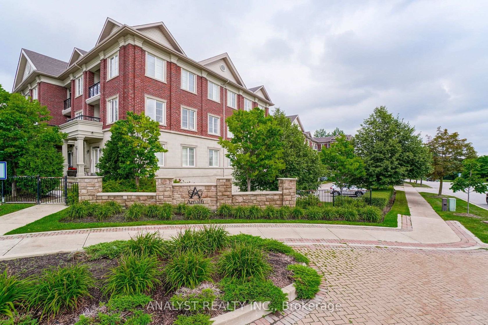 221 - 9519 Keele Street, Maple, Vaughan photo number 2
