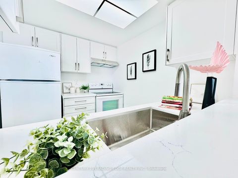 Photo 11 at 1710 - 7 Concorde Place, Don Mills, Toronto