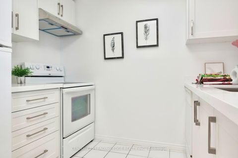 Photo 12 at 1710 - 7 Concorde Place, Don Mills, Toronto