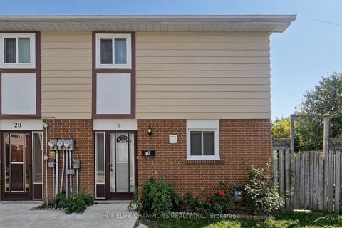 Photo 4 at 18 - 18 San Vito Way, Jane Heights, Toronto