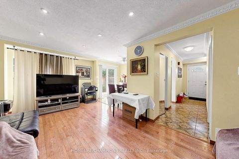 Photo 6 at 18 - 18 San Vito Way, Jane Heights, Toronto