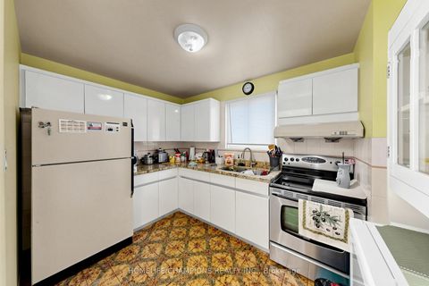 Photo 18 at 18 - 18 San Vito Way, Jane Heights, Toronto