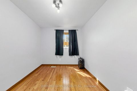 Photo 23 at 18 - 18 San Vito Way, Jane Heights, Toronto