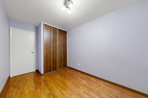 Photo 24 at 18 - 18 San Vito Way, Jane Heights, Toronto