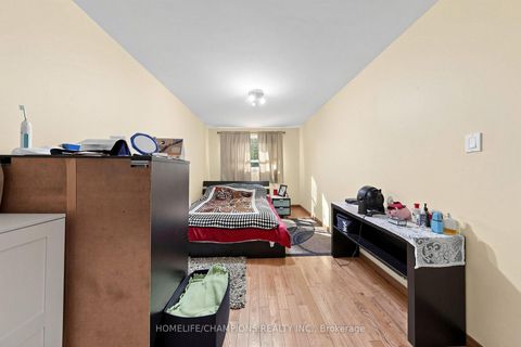 Photo 29 at 18 - 18 San Vito Way, Jane Heights, Toronto