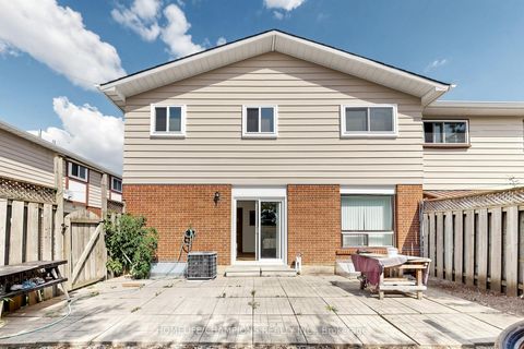 Photo 38 at 18 - 18 San Vito Way, Jane Heights, Toronto