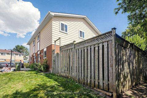 Photo 42 at 18 - 18 San Vito Way, Jane Heights, Toronto