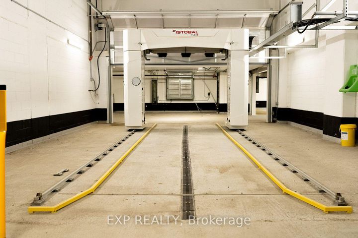 Photo 5 at 912 - 85 Mcmahon Drive, Bayview Village, Toronto