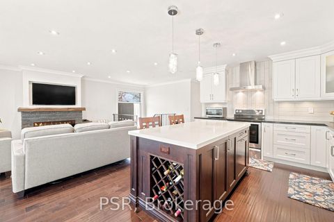 Photo 5 at 61 Robinglade Drive, West Deane, Toronto