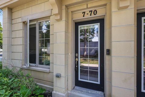 Photo 2 at 7 - 70 Hargrave Lane, York Mills, Toronto