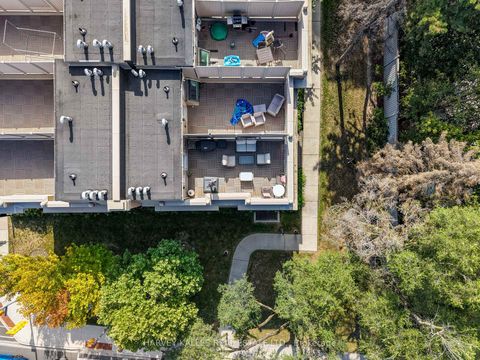 Photo 3 at 7 - 70 Hargrave Lane, York Mills, Toronto