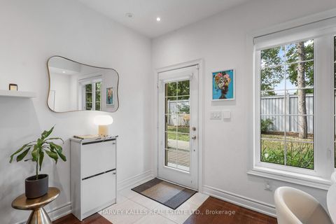 Photo 5 at 7 - 70 Hargrave Lane, York Mills, Toronto