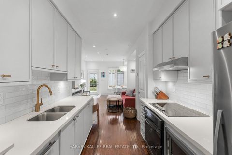 Photo 12 at 7 - 70 Hargrave Lane, York Mills, Toronto