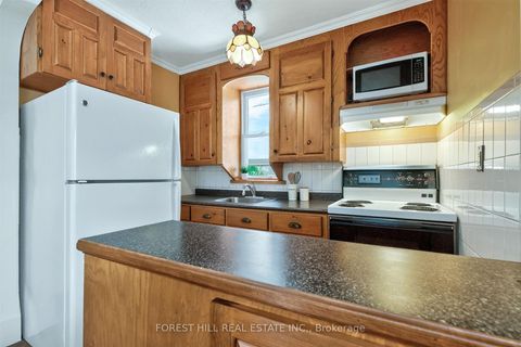 Photo 9 at 11 Yarrow Road, Eglinton West, Toronto