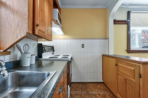 Photo 10 at 11 Yarrow Road, Eglinton West, Toronto