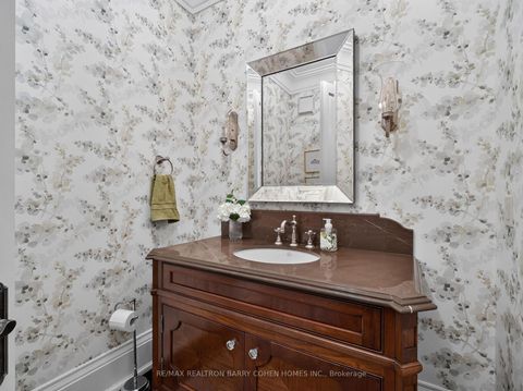 Photo 13 at 21 Don Ridge Drive, Windfields, Toronto
