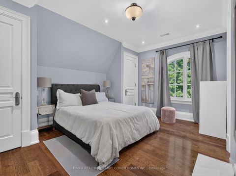 Photo 32 at 21 Don Ridge Drive, Windfields, Toronto