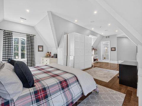 Photo 34 at 21 Don Ridge Drive, Windfields, Toronto