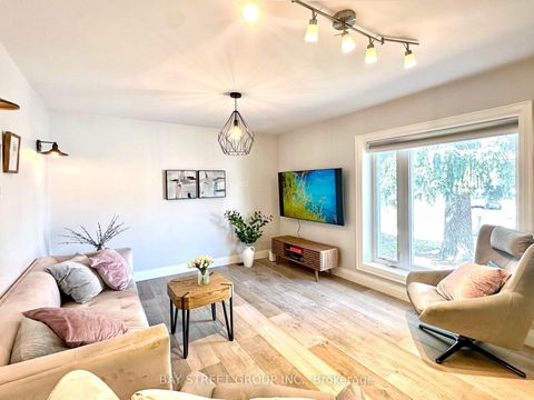 Photo 10 at 99 Park Home Avenue, Willowdale West, Toronto