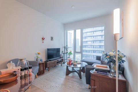 Photo 5 at 815 - 470 Front Street W, Waterfront Communities C1, Toronto