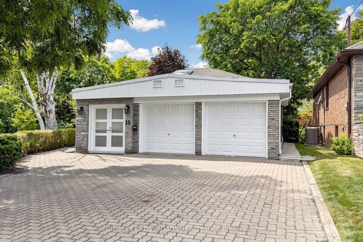 Photo 1 at 15 Alamosa Drive, Bayview Village, Toronto
