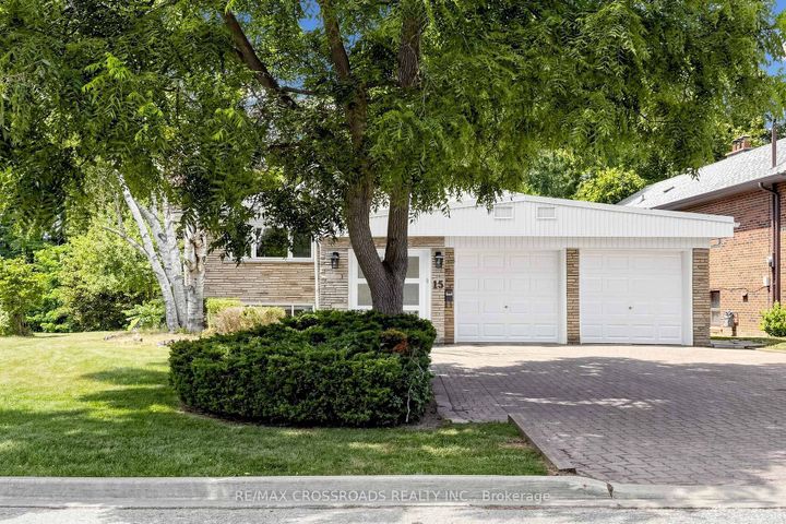 Photo 2 at 15 Alamosa Drive, Bayview Village, Toronto
