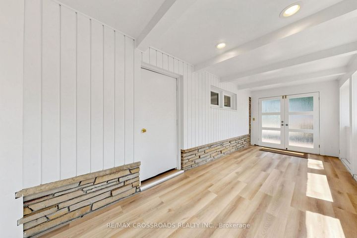 Photo 3 at 15 Alamosa Drive, Bayview Village, Toronto