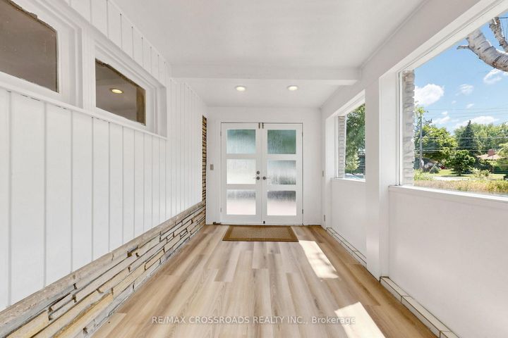 Photo 4 at 15 Alamosa Drive, Bayview Village, Toronto