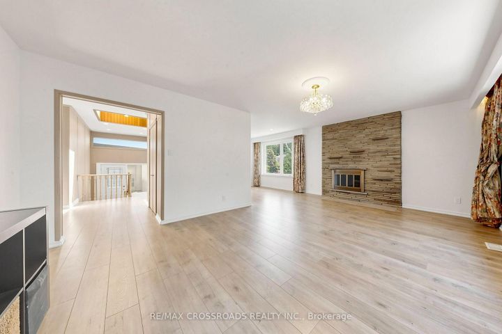 Photo 12 at 15 Alamosa Drive, Bayview Village, Toronto