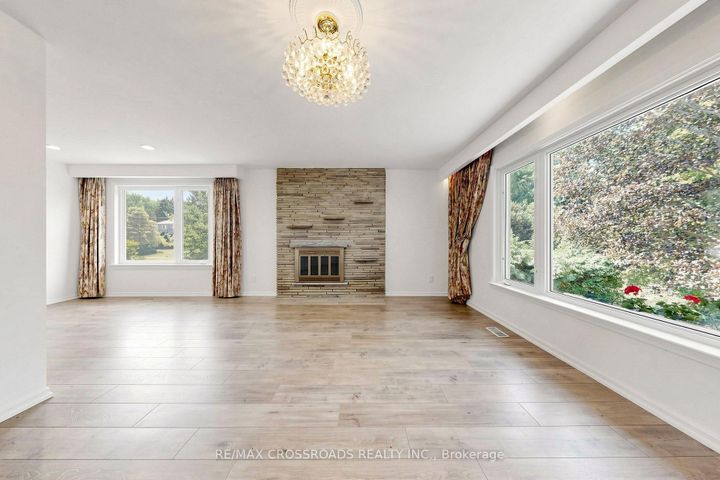Photo 13 at 15 Alamosa Drive, Bayview Village, Toronto