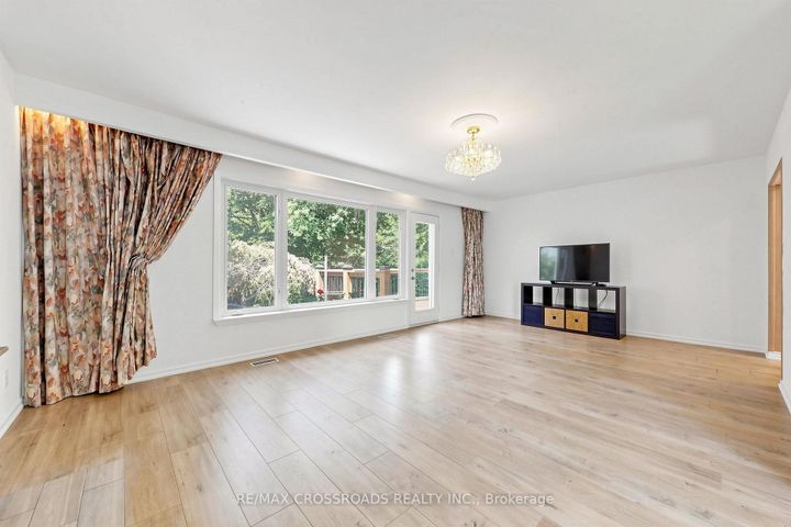 Photo 14 at 15 Alamosa Drive, Bayview Village, Toronto