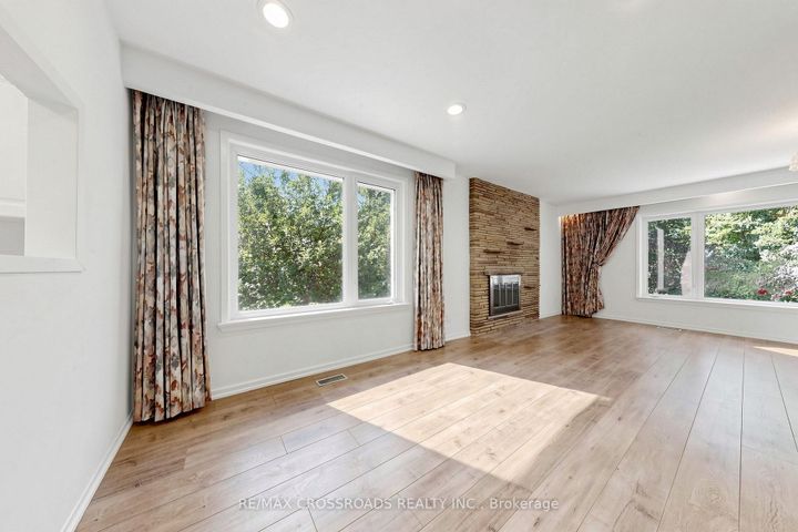 Photo 15 at 15 Alamosa Drive, Bayview Village, Toronto