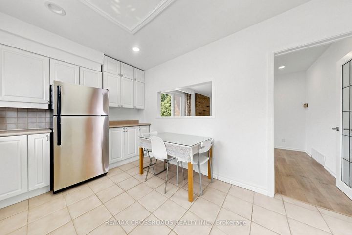 Photo 18 at 15 Alamosa Drive, Bayview Village, Toronto
