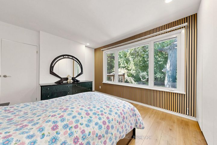 Photo 19 at 15 Alamosa Drive, Bayview Village, Toronto