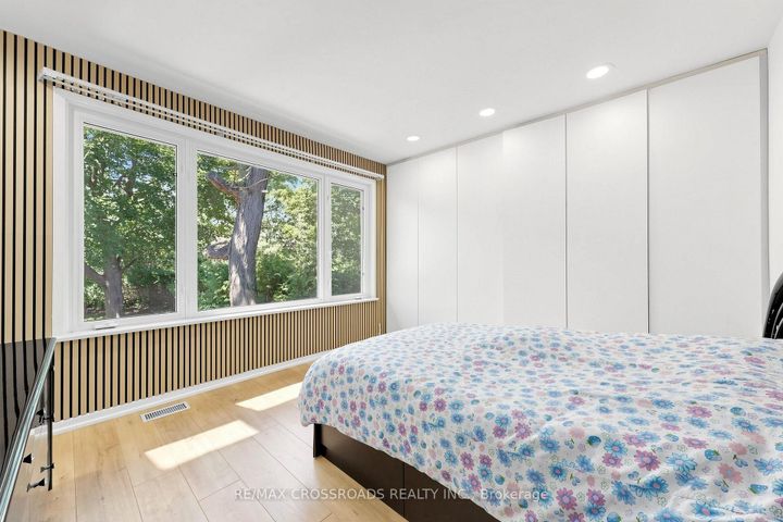 Photo 20 at 15 Alamosa Drive, Bayview Village, Toronto