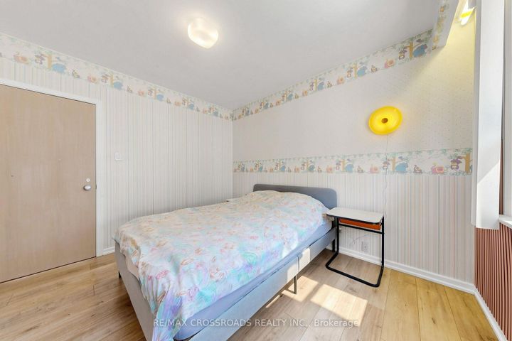 Photo 22 at 15 Alamosa Drive, Bayview Village, Toronto