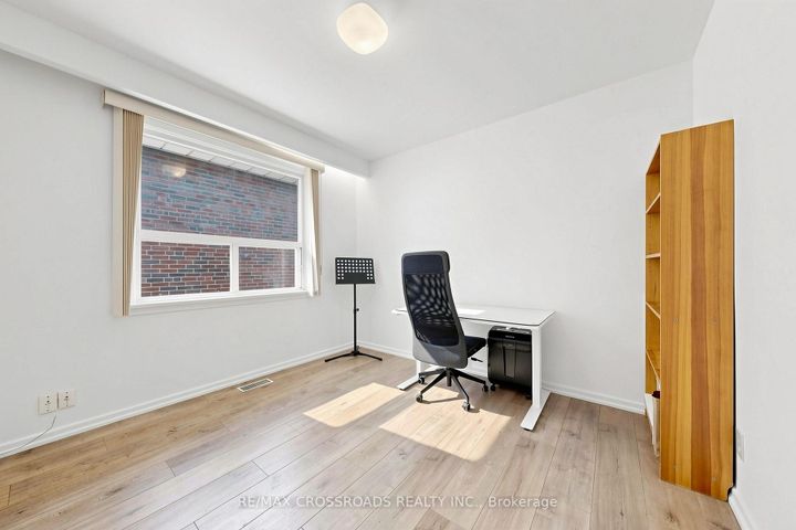 Photo 23 at 15 Alamosa Drive, Bayview Village, Toronto