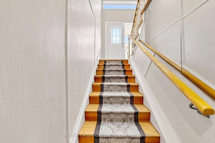Photo 25 at 15 Alamosa Drive, Bayview Village, Toronto