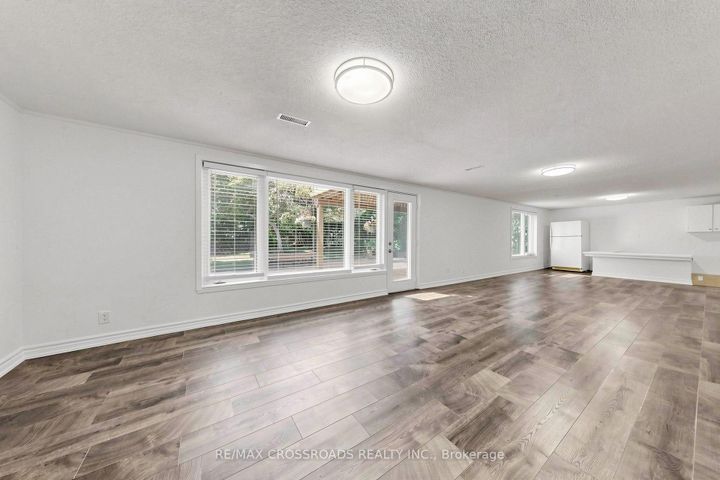 Photo 29 at 15 Alamosa Drive, Bayview Village, Toronto