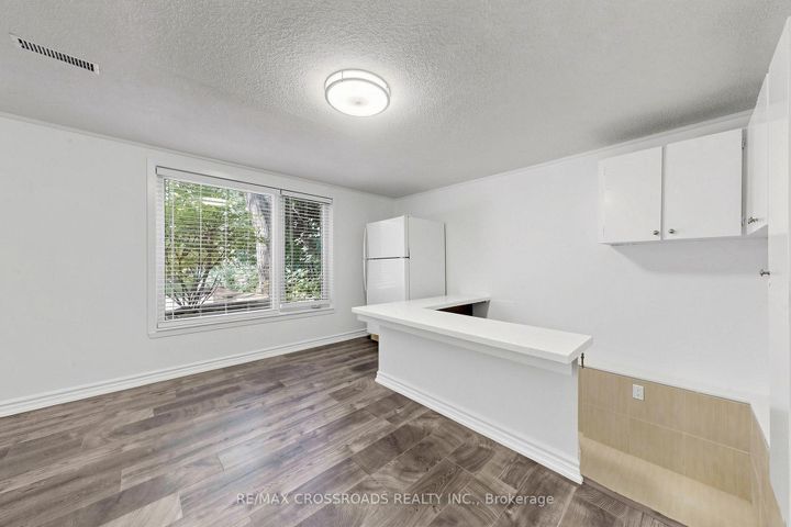 Photo 30 at 15 Alamosa Drive, Bayview Village, Toronto