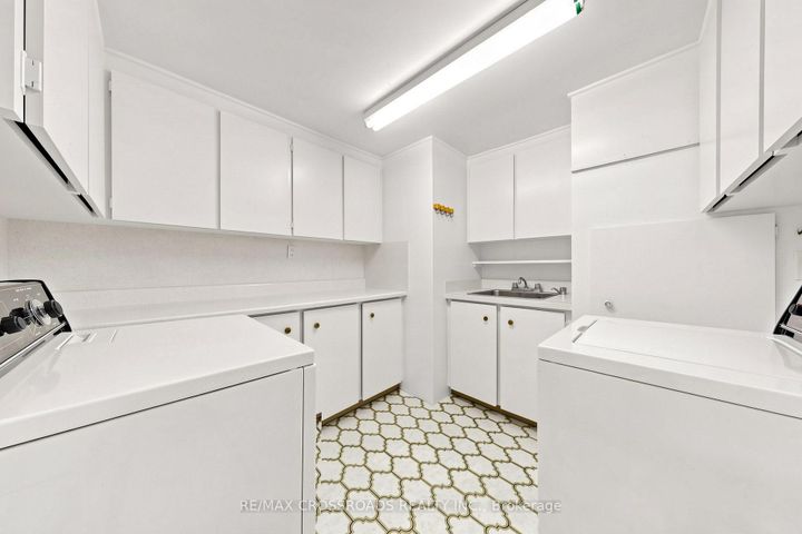Photo 34 at 15 Alamosa Drive, Bayview Village, Toronto