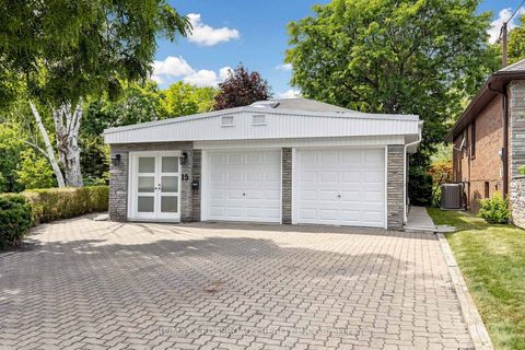 Photo 1 at 15 Alamosa Drive, Bayview Village, Toronto